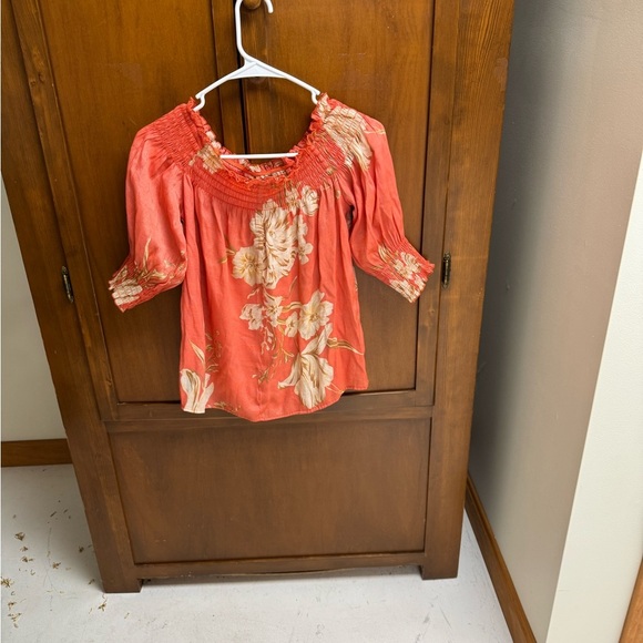 Herve Benard silky poly rayon off shoulder floral  blouse SM 14-15in pit - Picture 2 of 6